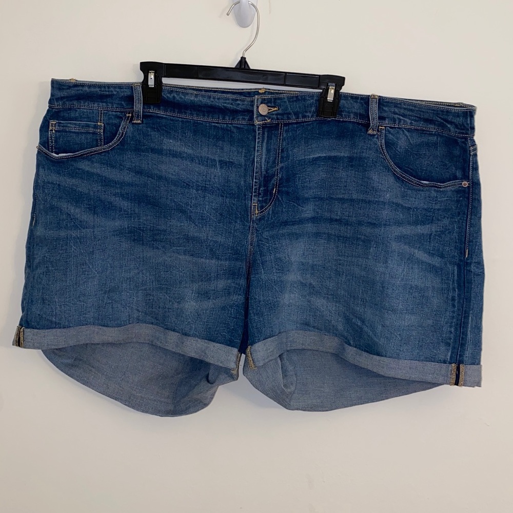 🔴 Cuffed Boyfriend Jean Shorts